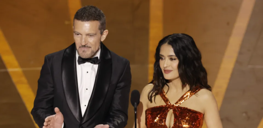 Salma Hayek deslumbró una vez más en los premios Óscar. Desde su llegada con su hija Valentina Paloma Pinault