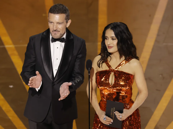 Salma Hayek deslumbró una vez más en los premios Óscar. Desde su llegada con su hija Valentina Paloma Pinault